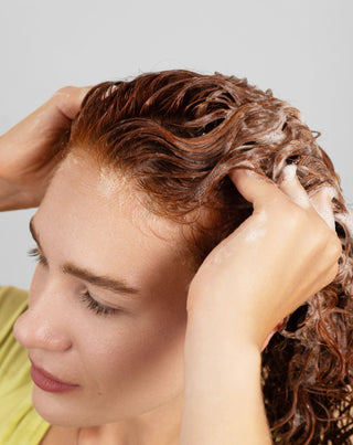 Hidratáló sampon göndör hajra karbamiddal és tejsavval Twisty - 5