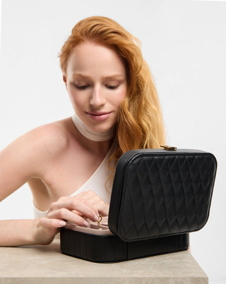 Nagy ékszerdoboz rekeszekkel, görgőkkel és tükörrel, fekete Mys_2 - 3