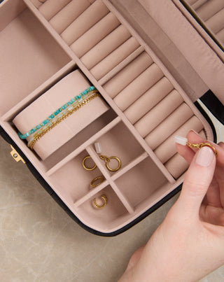 Nagy ékszerdoboz rekeszekkel, görgőkkel és tükörrel, fekete Mys_1 - 2