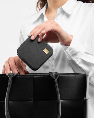 Kis ékszerdoboz rekeszekkel, görgőkkel és kampókkal, fekete Mys_2 - 3