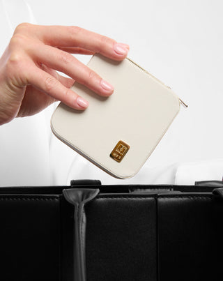 Kis ékszerdoboz rekeszekkel, görgőkkel és kampókkal, krém Mys_2 - 3