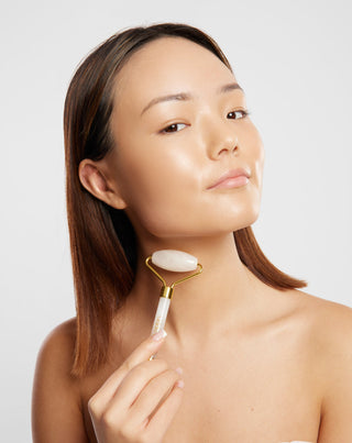 Uddo arcmasszázs henger fehér jádéval, amely csökkenti a szem alatti sötét karikákat és a duzzanatokat - 2