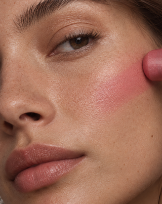 Pirosító stift, természetes hatás és ápolás Desert Rose Nutridome
