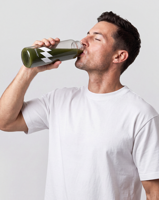 Shaker palack fehérjéhez, táplálékkiegészítőkhöz és vitaminokhoz 0,5 l Monolit
