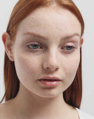 Világos, jól fedő mattító alapozó 12 óra a sötét arcbőrért 05 Karamell nutridome - 5