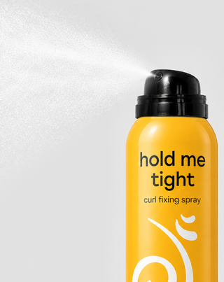 Twisty fixáló spray göndör hajra, amely súlytalanul kiemeli a hullámot